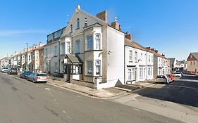 Oyo Tudor Lodge - Redcar Beach
